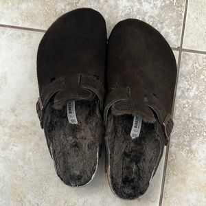 Birkenstock shearling clogs mocha brown